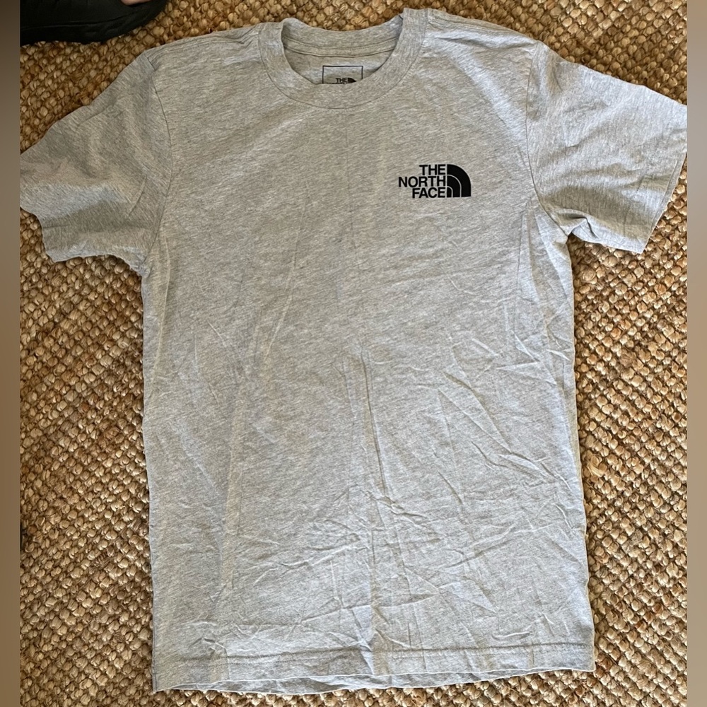 THE NORTH FACE MENS TSHIRT NEW NEVER WORN